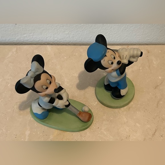 Mickey and Minnie Mouse golfer figurines. - Picture 4 of 12